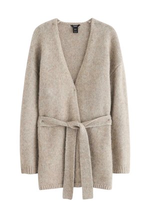 Beige pletený cardigan s výstřihem do V, otevřeným předním dílem, dlouhými rukávy a opaskem na pásu. Měkká textura a volný střih.