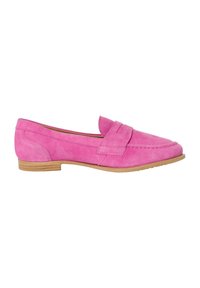 Mocassins en suede rose avec une semelle plate, présentant une couture et un rabat décoratif à l'avant pour un détail supplémentaire.
