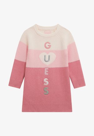 Maglione lavorato a maglia in tonalità di rosa con polsini a coste. Presenta la scritta "GUESS" in colori variabili e una forma a cuore al centro.