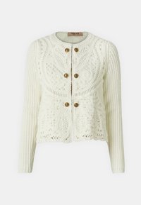 Cardigan bianco lavorato a maglia con un motivo a foglia testurizzato, scollatura rotonda e bottoni dorati. Lunghezza cropped con maniche lunghe.