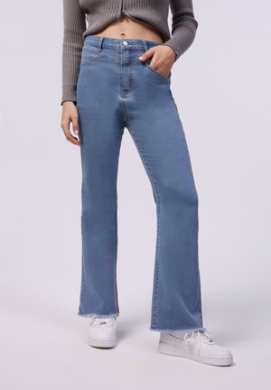 Bootcut piegriezuma džinsi - light blue wash