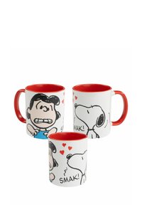 Tazze in ceramica con un esterno bianco lucido e un interno rosso. Presentano personaggi dei cartoon, cuori e il testo "SMAK!" sulla superficie.