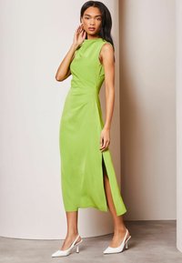 Lipsy DRAPE FRONT RUCHED MIDI OFF SUMMER THE BODY  - Denní šaty - green