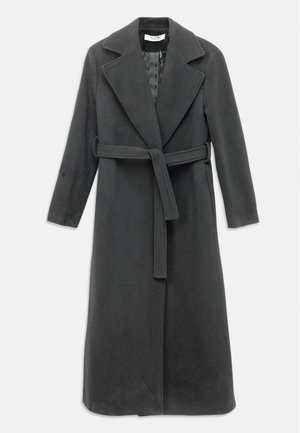 Manteau long gris charbon en tissu doux, doté d'un col cranté, d'une taille ceinturée et d'une fermeture à boutons à l'avant. Texture lisse, manches longues.