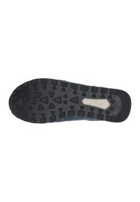 Semelle de chaussure en caoutchouc noir avec des motifs de semelle en triangle et en carré, et une section beige marquée "rieker" sur la zone de l'arche.