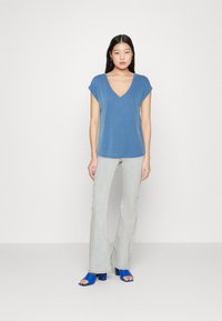 VILA VIMODALA V NECK - Jednoduché tričko - federal blue