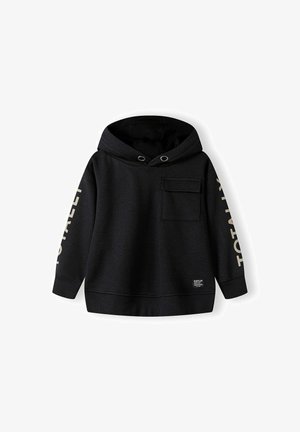 Sweat à capuche noir avec poche avant, poignets côtelés et inscription "TOTALLY" en beige sur les deux manches.