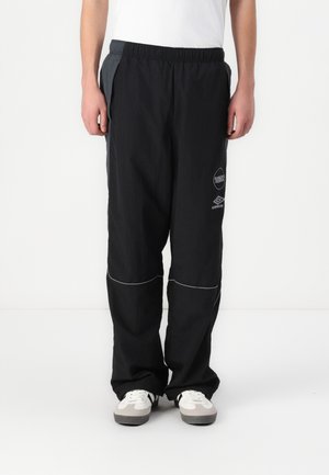 BOILER ROOM TRACK PANT UNISEX - Tepláky - black