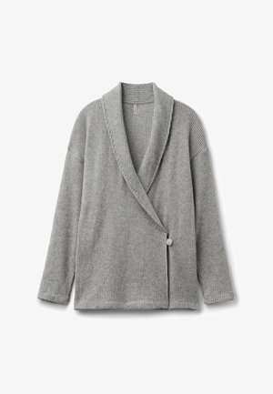 Grå stickad cardigan med sjalkrage, knappstängning framtill och ribbat mönster. Har långa ärmar och en avslappnad passform.