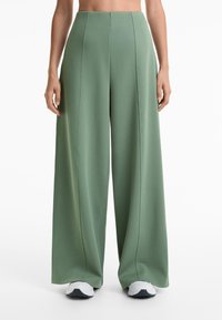 OYSHO SUPER HIGH RISE PIQUÉ WITH COTTON - Hlače - green