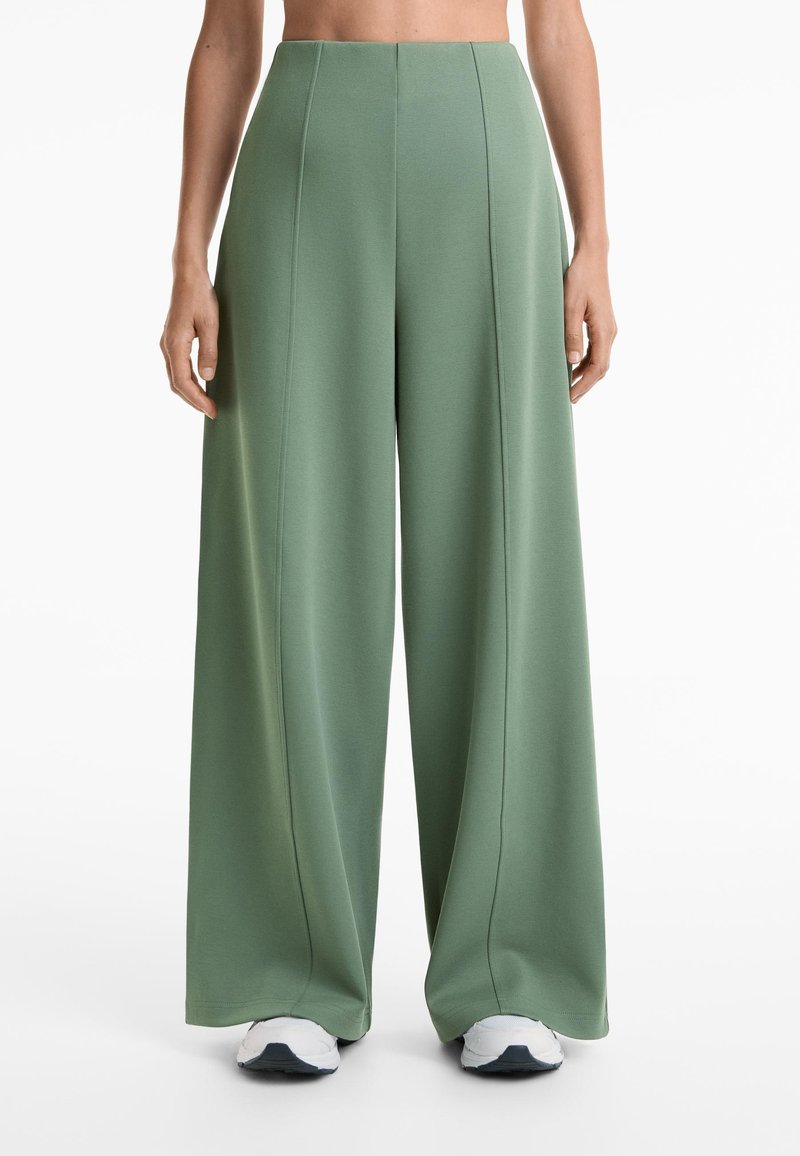 OYSHO SUPER HIGH RISE PIQUÉ WITH COTTON - Hlače - green
