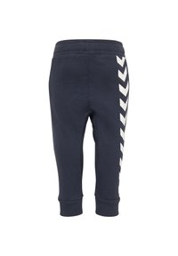 Marina blå sweatpants med ribbad midja och avslut, med ett vitt chevronmönster längs den yttre sidan av vänster ben.