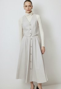 Unselected, grey