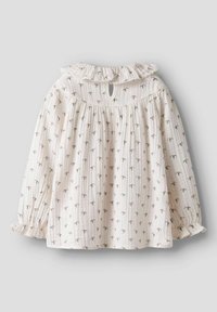 Langærmet cremet bluse med små brune blomster mønster, flæset krave og manchetter, samt en nøglehulslukning med knap bagpå.