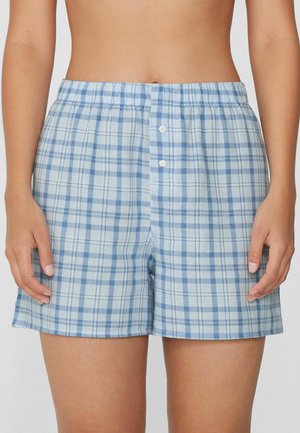 Shorts à carreaux bleu clair avec une texture douce, dotés d'une taille élastique et de trois boutons blancs à l'avant pour la fermeture.