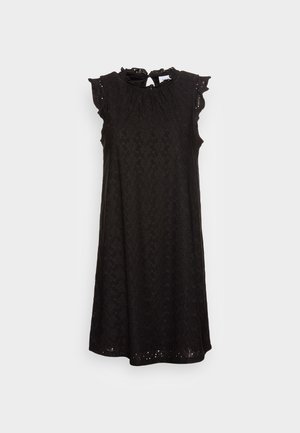 Vestido negro sin mangas con un escote rizado, patrón floral texturizado y un detalle de espalda con aberturas, hecho de una tela ligera.