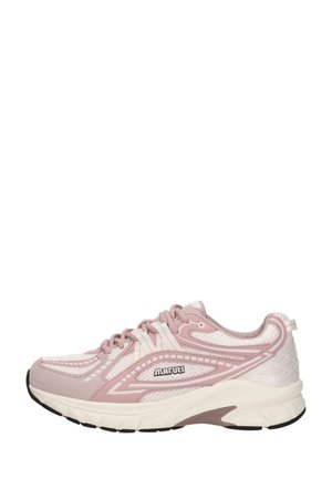 Lichtroze en witte sportschoen met mesh panelen, veterluiting, dikke zool en "Maruel"-logo aan de zijkant.