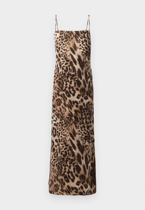 Vestido maxi sem mangas com estampa de leopardo, alças finas, textura suave e uma silhueta fluida em tons de castanho e creme.