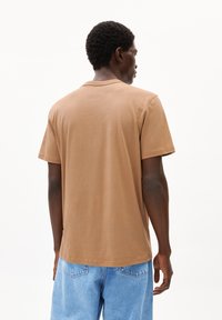 ARMEDANGELS MAARKOS  - T-Shirt basic - pale umber