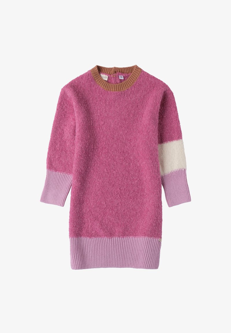 Maglione rosa fuzzy con finitura testurizzata, scollatura a coste marrone, accenti bianchi e rosa chiaro sulle maniche, e polsini e orlo a coste.