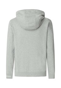 Lichtgrijze sweatshirt met een capuchon, geribde manchetten en onderrand. Beschikt over een gestructureerde stof en merkaanduidingen op de mouw.