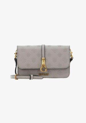 Sac bandoulière en similicuir gris avec motif embossé, ferrures dorées, logo en métal, sangle amovible et fermeture à rabat.