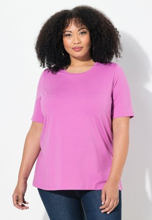 Kurzarm-T-Shirt mit Rundhalsausschnitt in lebhaftem Pink, aus weichem Material gefertigt, mit lockerer Passform und glatter Textur. Nahtloses Design.