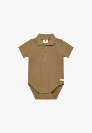 Body de algodón marrón con cuello tipo polo, mangas cortas, tapeta de tres botones y cierre de broches en la parte inferior. Etiqueta de la marca en el costado.