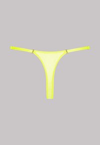 String en néon jaune avec des fines bretelles et des accents de logo. Fabriqué en matériau transparent, il offre une couverture minimale et un design en forme de V.