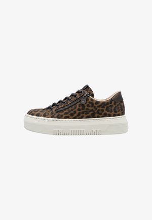 Baskets en cuir leonard à motif léopard avec un dessus texturé, des lacets noirs, un détail de fermeture éclair et une semelle blanche épaisse. Accentuées de cuir brun au niveau du talon.