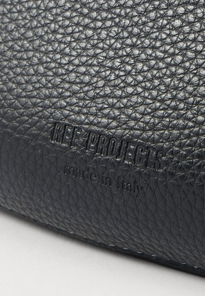 Ree Projects RIVA MINI - Käekott - black