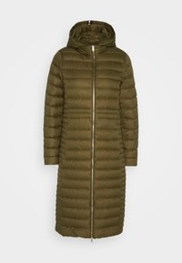 Lange olijfgroene gewatteerde pufferjas met capuchon, lange mouwen en volledige ritssluiting aan de voorkant.