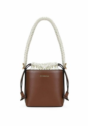 Bolso bombonera de cuero marrón con interior de tela blanca con cordón y asa trenzada blanca, con el logo "BOSANOVA" en la parte delantera.