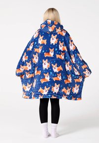 Nadmerná modrá prikrývka s kapucňou s motívom korgi. Vyrobená z mäkkej látky, s veľkou kapucňou a bočnými vreckami. Pohodlný dizajn.