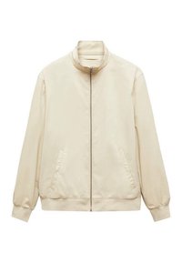 Lys beige jakke med høj krave, frontlynlås og elastiske manchetter. Har to sidelommer og en glat, slidstærk tekstur.
