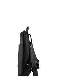 Zaino in tessuto nero con forma rettangolare, dotato di chiusura a zip, tracolla regolabile e tasca laterale per il trasporto.