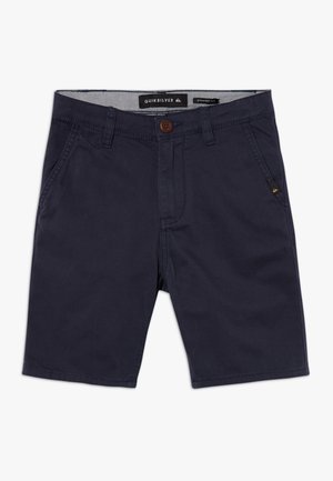 Mørkeblå lige shorts lavet af letvægtsbomuld. Har en brun knap, sidelommer og en lille logo accent på fronten.