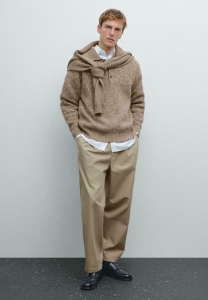 Pořadí 9: Massimo Dutti - BUTTONED POLO COLLAR - Svetr