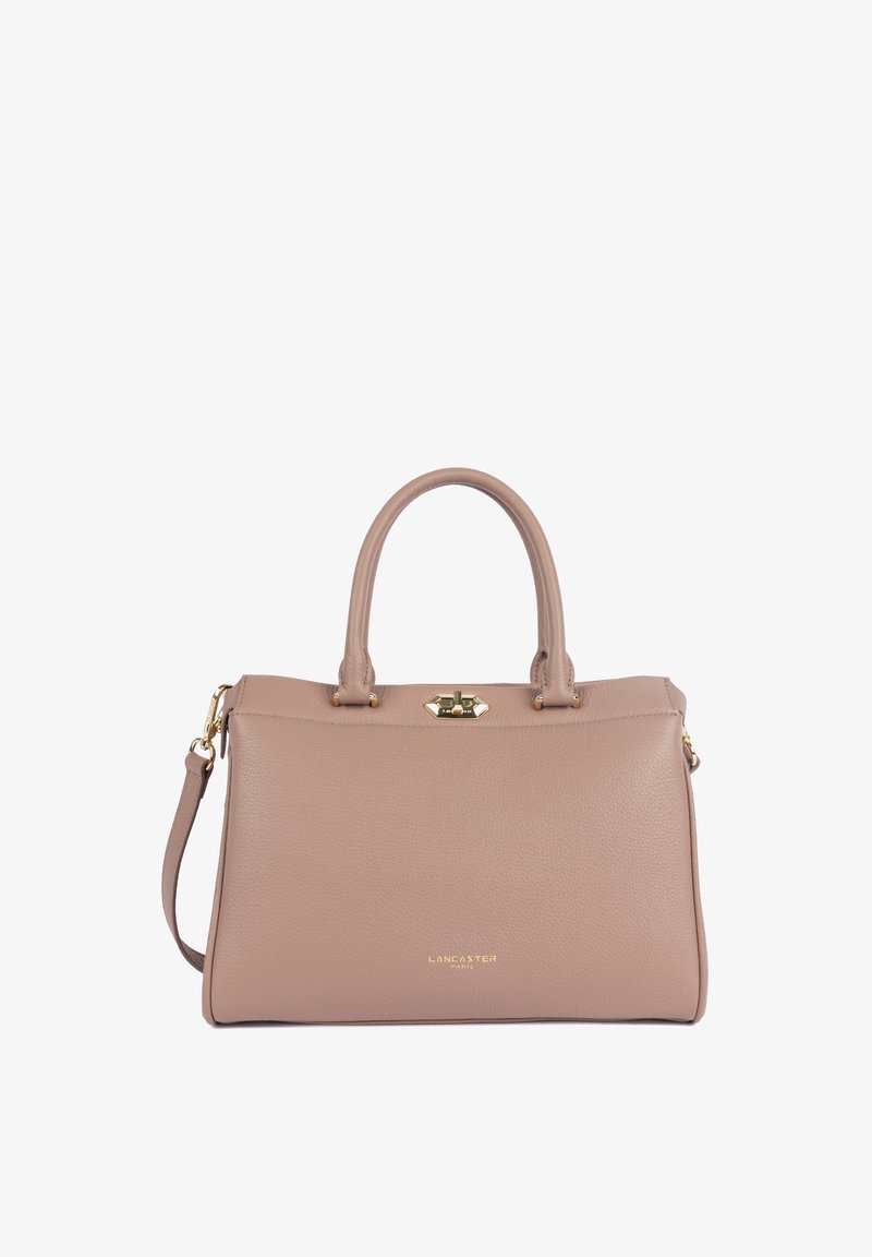 Tan leren handtas met een gladde textuur, dubbele ronde handvatten, gouden hardware en een afneembare schouderriem. Bevat een logo aan de voorkant.