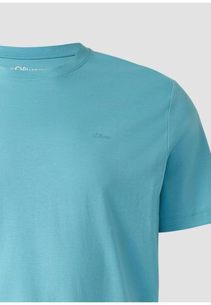 Hellblaues T-Shirt mit kurzen Ärmeln und Rundhalsausschnitt, mit dezent gesticktem s.Oliver-Logo auf der linken Brust.