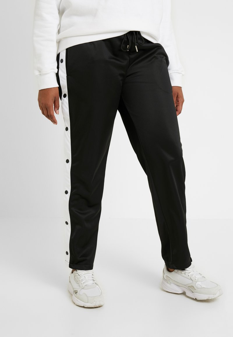 Urban Classics - LADIES BUTTON UP TRACK PANTS - Pantalones deportivos - black, Ampliar