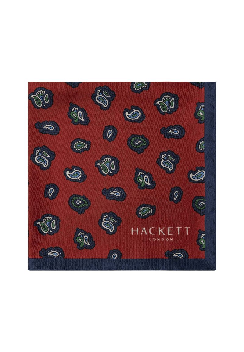 Punainen silkkinen taskuliina, jossa on tummansininen reuna ja pieniä paisleyn kuvioita vihreällä ja sinisellä. Hackett London -brändäys esillä.