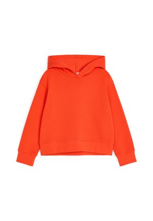 Sweat à capuche orange vif avec manches longues et poignets côtelés, présenté à plat sur fond blanc.