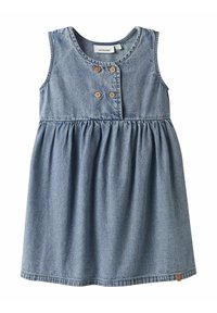 Džinsa kleita apaļu apkakli, bez piedurknēm, ar priekšējām pogām, savilkta vidukļa daļa un gaiši zils mazgāts tonis.