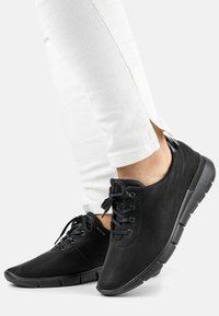 Arcopedico Volnočasové šněrovací boty - black