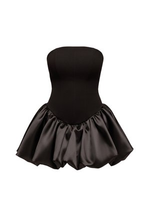 Czarna mini sukienka z satyny bez ramiączek, z dopasowanym gorsetem i obszerną marszczoną spódnicą tworzącą sylwetkę typu bubble.