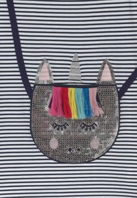 Randig tygöverdel med ett unicorn ansikte designat med flerfärgat fransigt hår, paljetterade accenter och broderade ansiktsdetaljer.