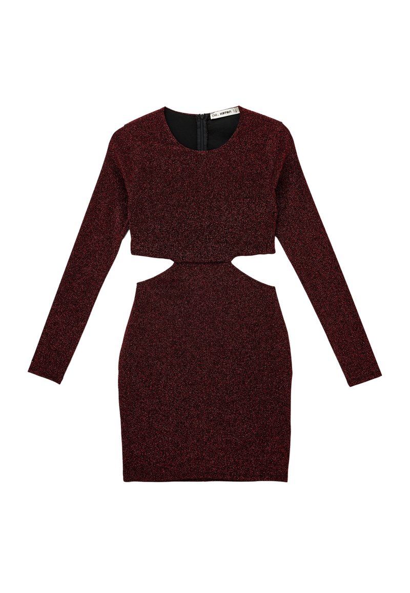 Vestido burdeos de manga larga con forma ajustada y tejido texturizado y brillante. Presenta un recorte en la sección media y una cremallera en la espalda.