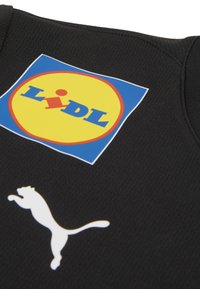 Must mustreening mustriga sinine ja kollane Lidl logo ning valge Puma logo, valmistatud tekstuuriga kangast ja ümar kaela kujundusega.