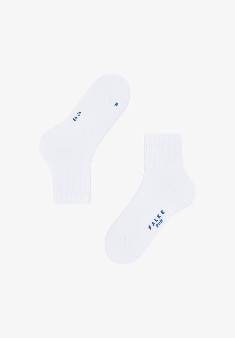 Białe bawełniane skarpetki sięgające kostki z prążkowanymi mankietami. Na skarpetkach znajduje się napis "FALKE" oraz "RUN" w niebieskim kolorze. Jedna skarpetka oznaczona jako "R" dla prawej stopy.